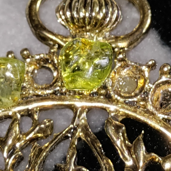 Vintage Oversized pendant-needs fixing💜-$5 add on - Picture 3 of 5